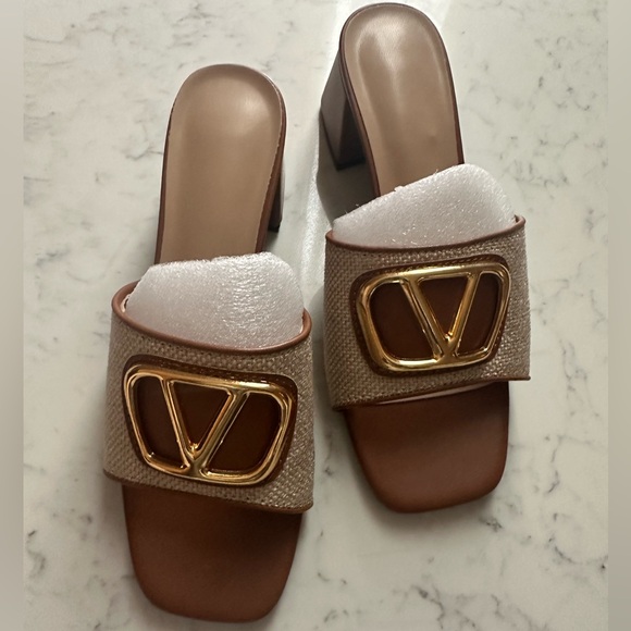 Linen Design Sandals - Picture 4 of 8